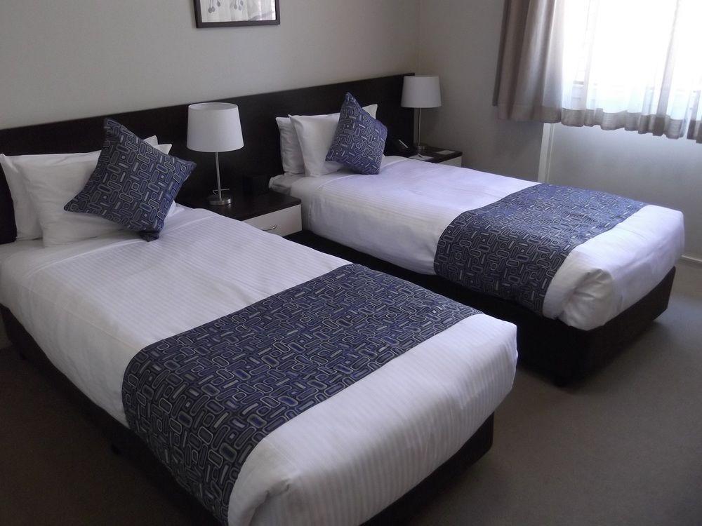 175 Hotel Westmead Сидней Экстерьер фото