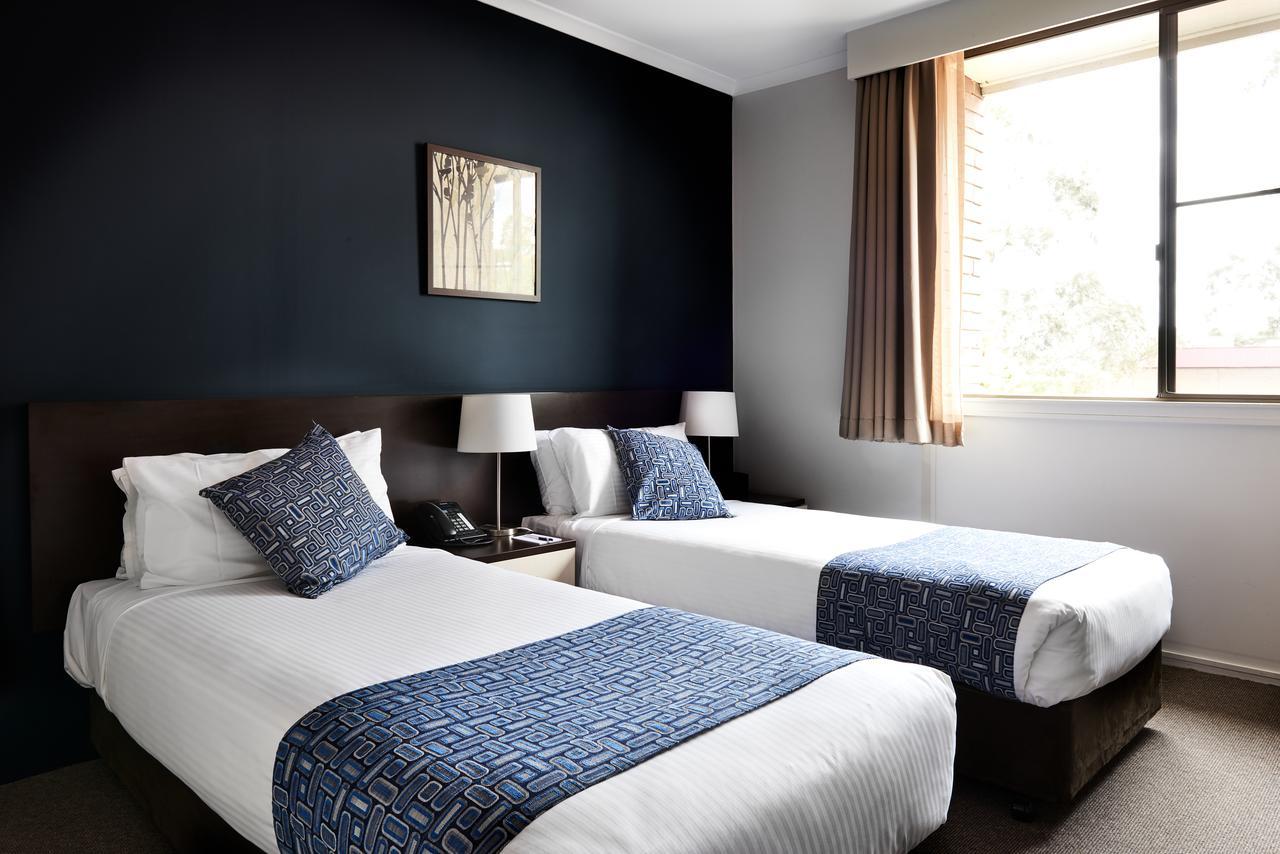 175 Hotel Westmead Сидней Экстерьер фото