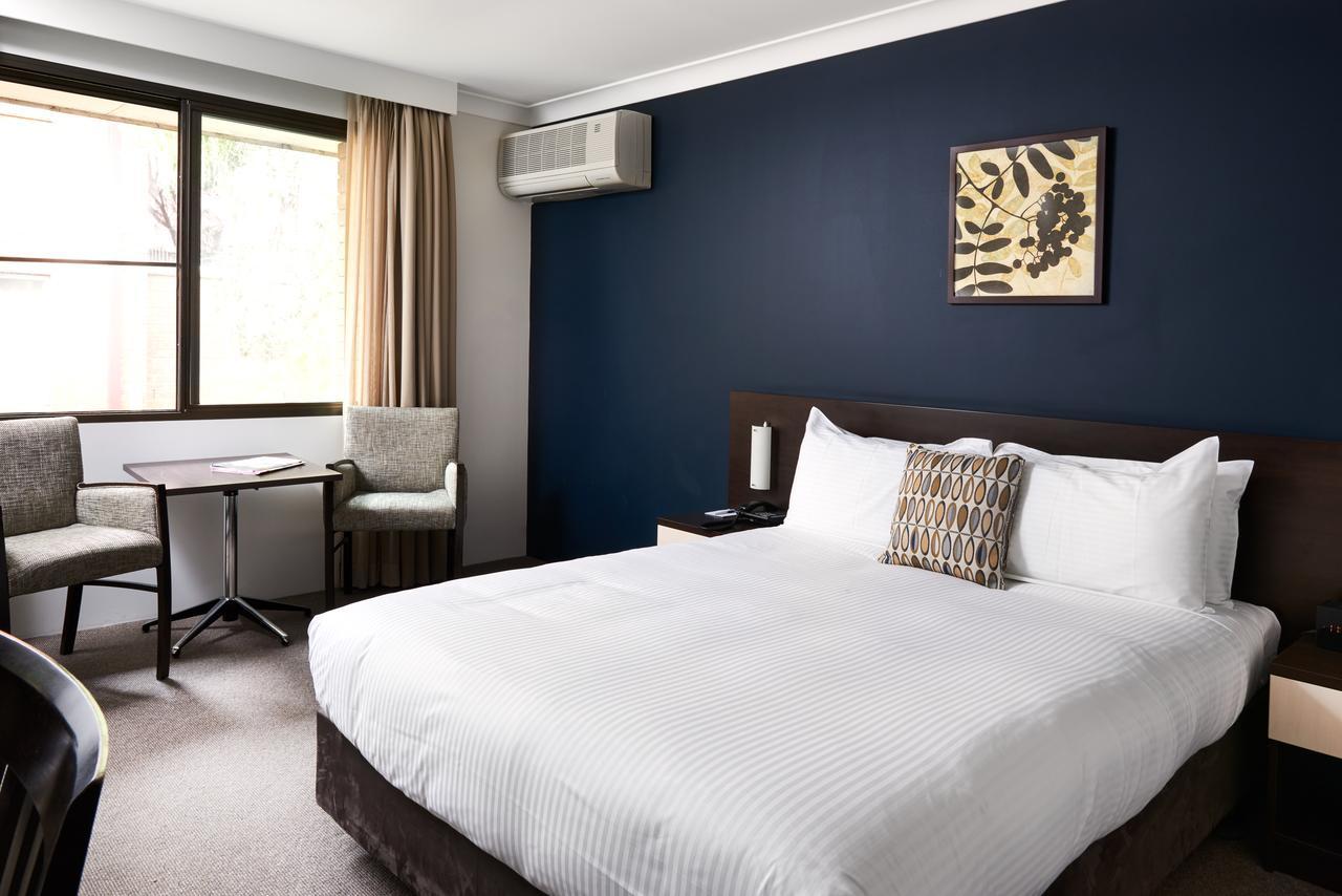 175 Hotel Westmead Сидней Экстерьер фото