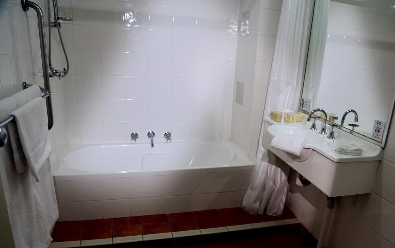175 Hotel Westmead Сидней Экстерьер фото